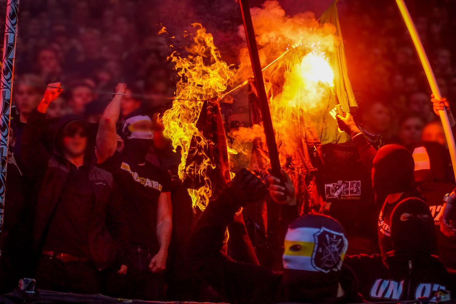 Fikkend materiaal en strakke sfeeracties; Stockholm derby tussen AIK en Hammarby