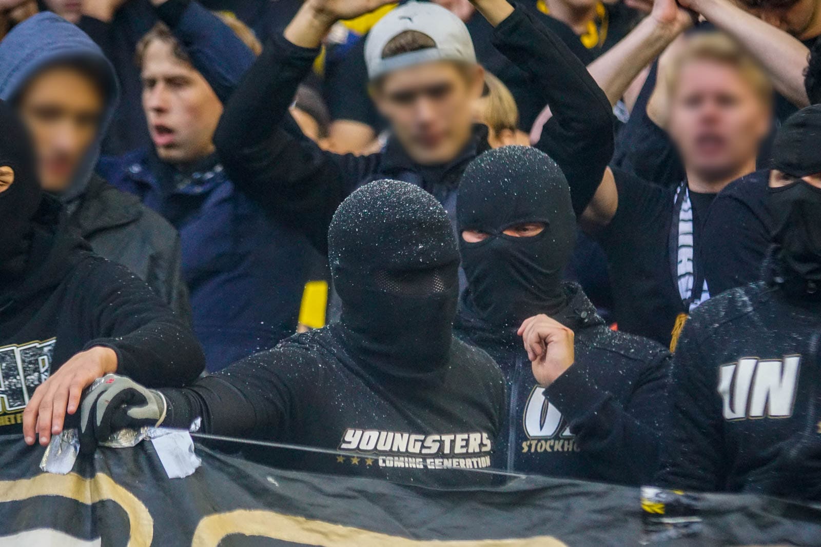 Fikkend materiaal en strakke sfeeracties; Stockholm derby tussen AIK en Hammarby