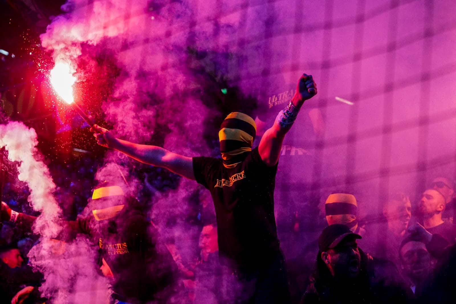 Fikkend materiaal en strakke sfeeracties; Stockholm derby tussen AIK en Hammarby
