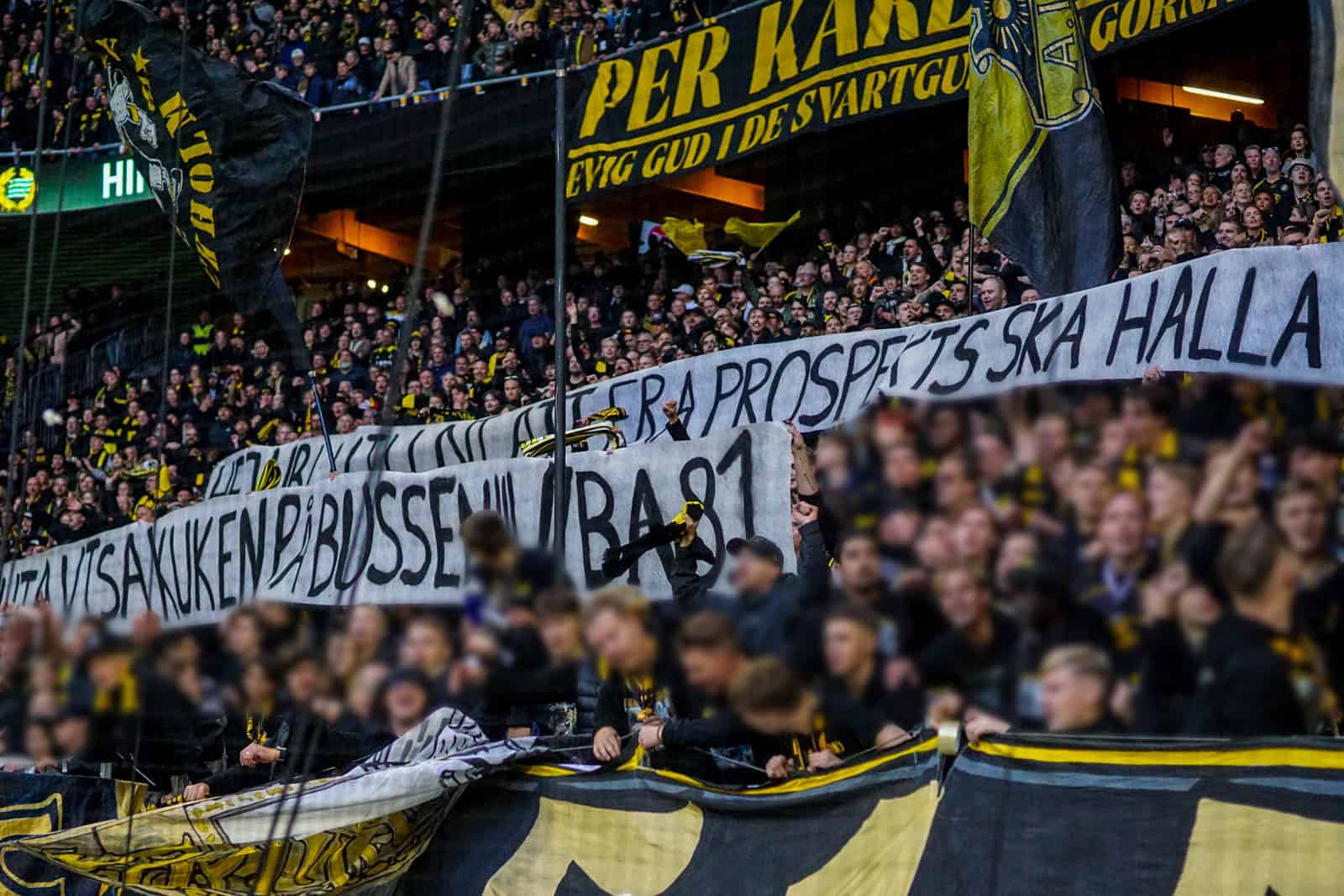 Fikkend materiaal en strakke sfeeracties; Stockholm derby tussen AIK en Hammarby