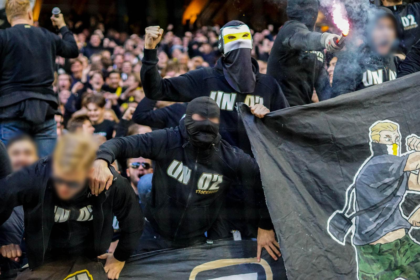 Fikkend materiaal en strakke sfeeracties; Stockholm derby tussen AIK en Hammarby