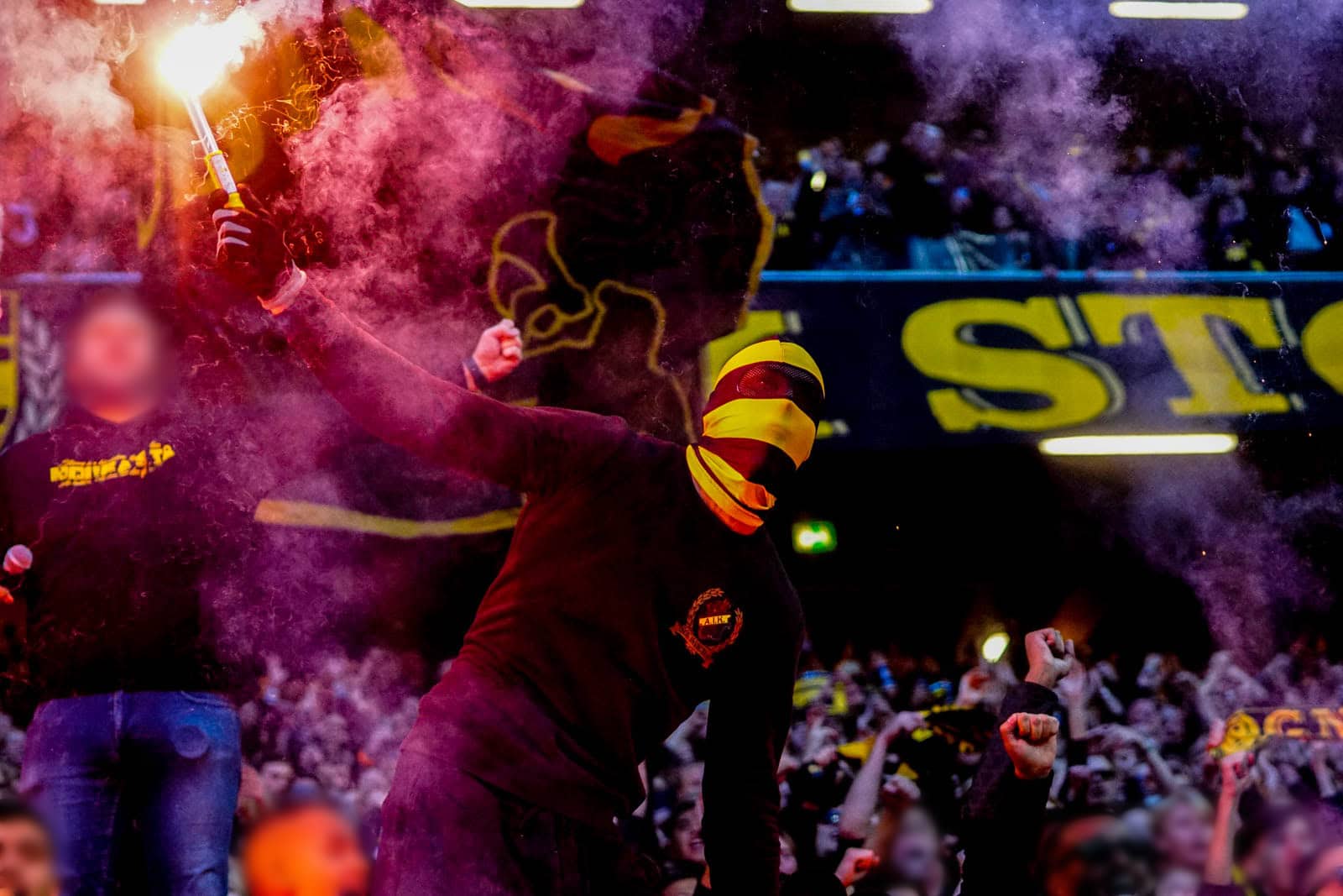 Fikkend materiaal en strakke sfeeracties; Stockholm derby tussen AIK en Hammarby