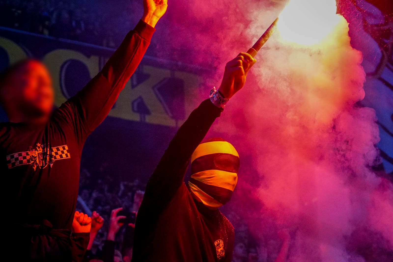 Fikkend materiaal en strakke sfeeracties; Stockholm derby tussen AIK en Hammarby
