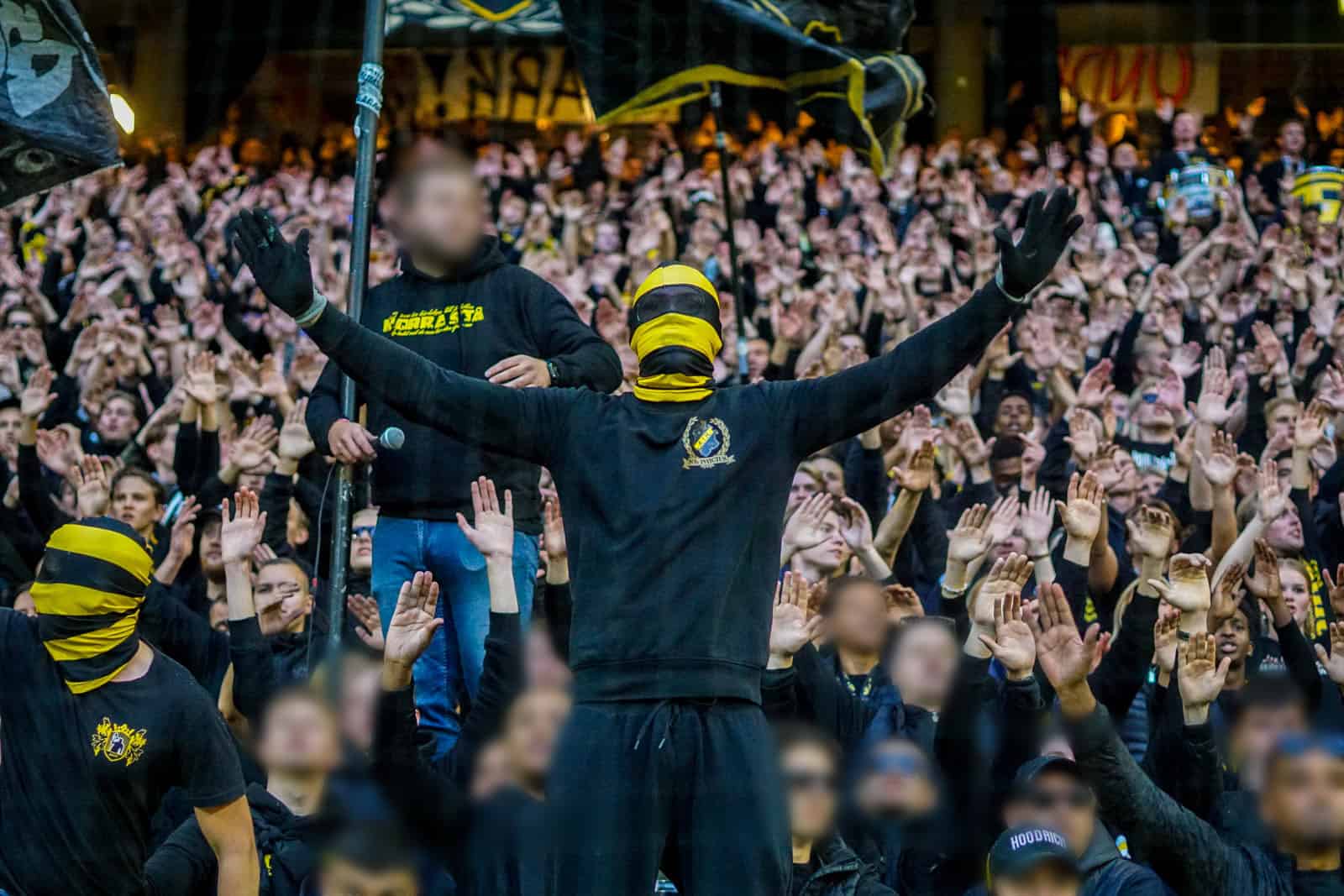 Fikkend materiaal en strakke sfeeracties; Stockholm derby tussen AIK en Hammarby