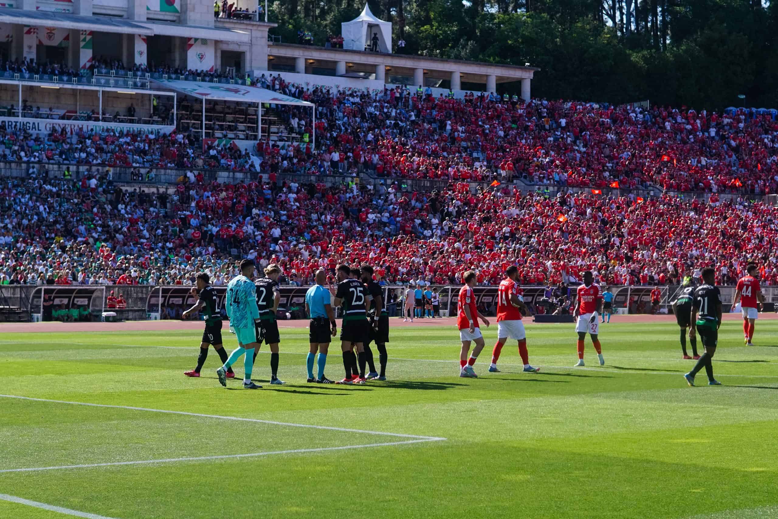 Wedstrijd van de eeuw; gekkenhuis bij bekerfinale Sporting – Benfica