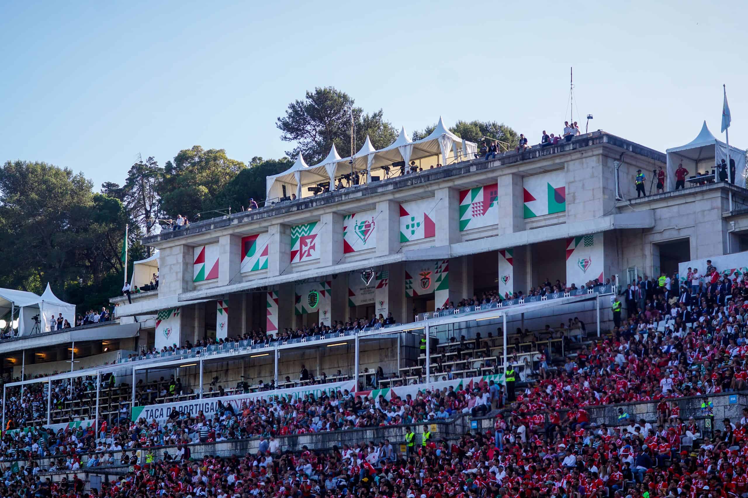Wedstrijd van de eeuw; gekkenhuis bij bekerfinale Sporting – Benfica