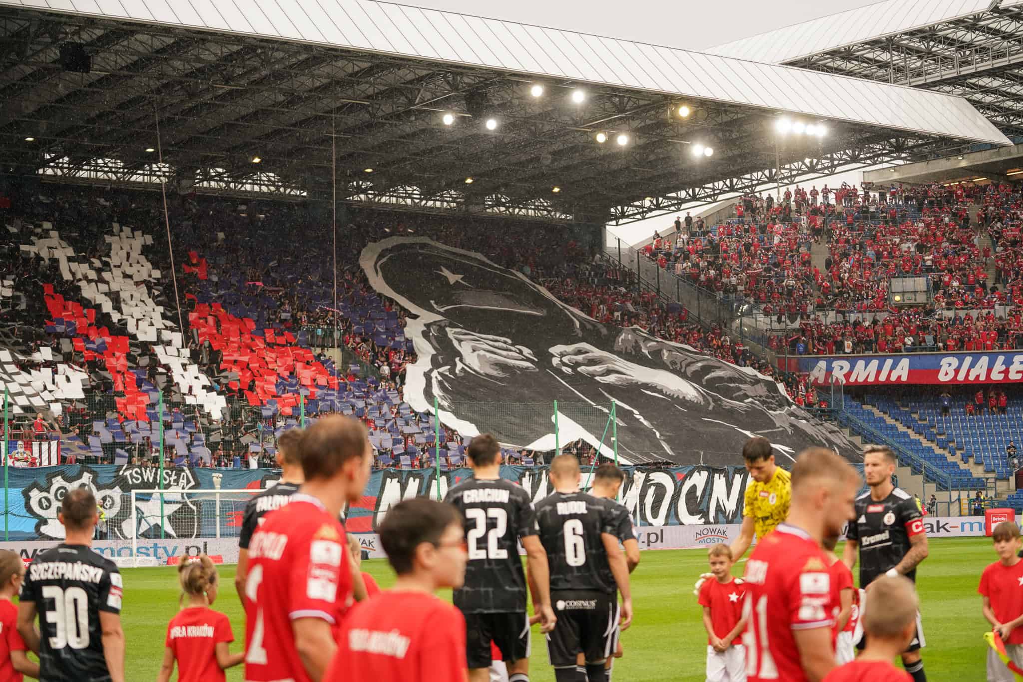 Wisla Krakau: gevallen topclub op het veld, springlevend op de tribune