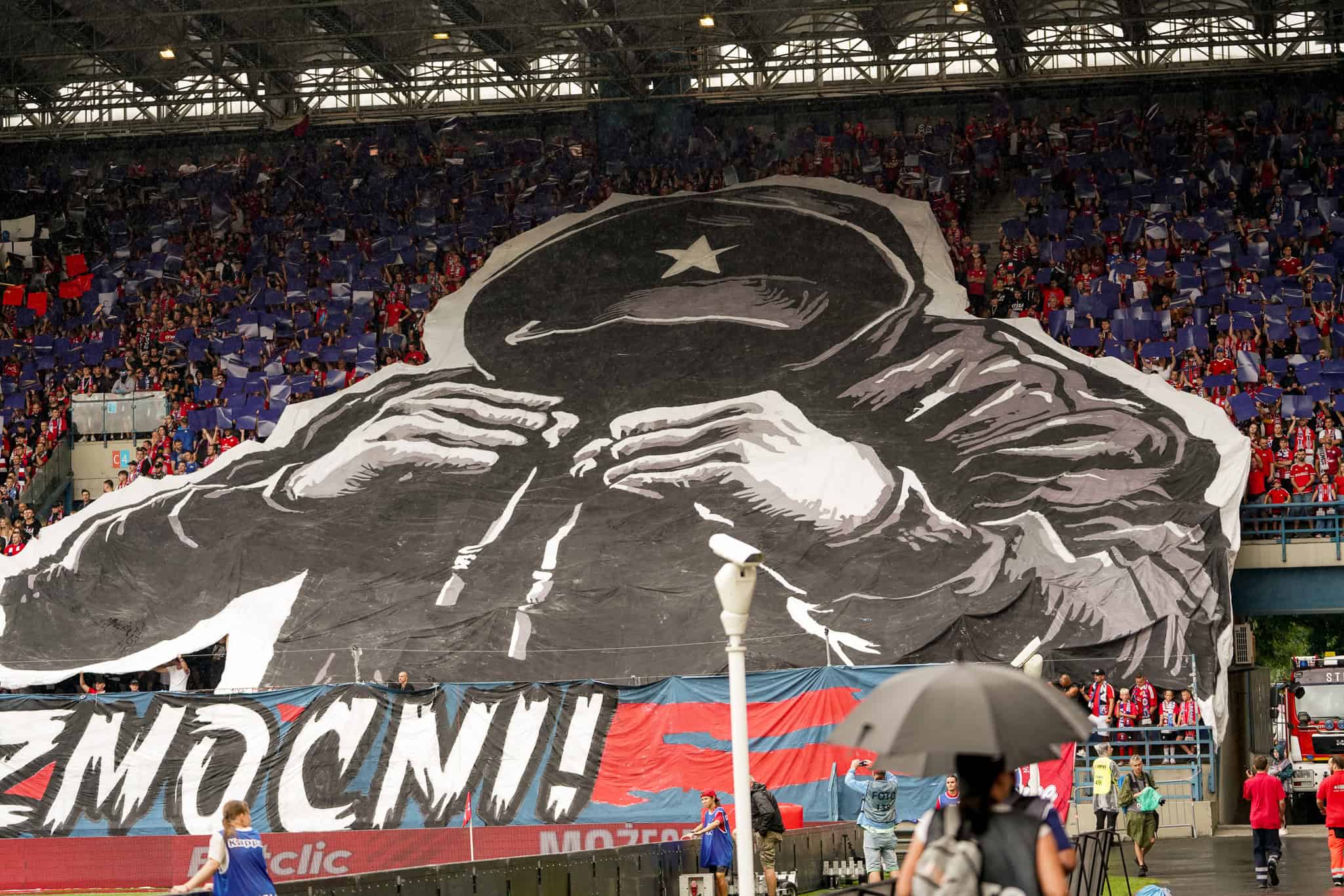 Wisla Krakau: gevallen topclub op het veld, springlevend op de tribune