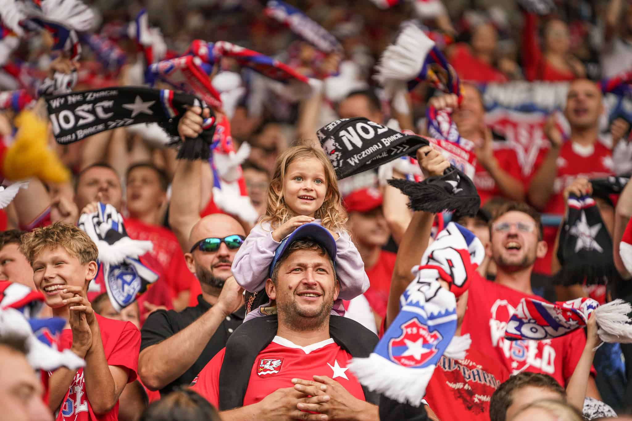 Wisla Krakau: gevallen topclub op het veld, springlevend op de tribune