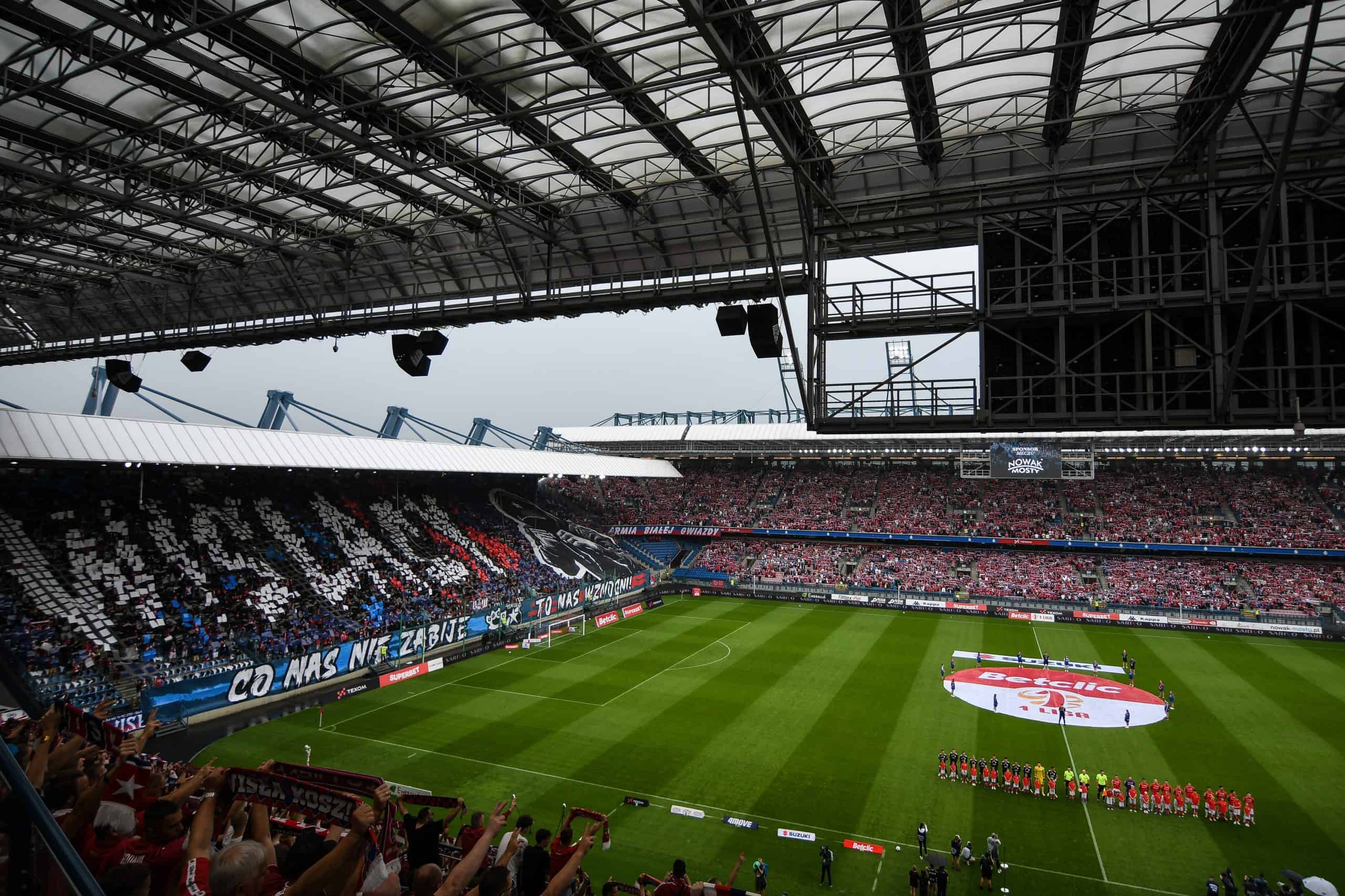 Wisla Krakau: gevallen topclub op het veld, springlevend op de tribune