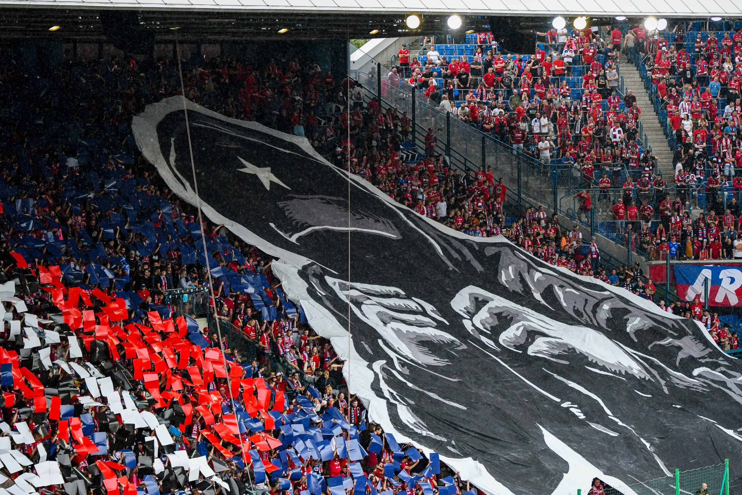 Wisla Krakau: gevallen topclub op het veld, springlevend op de tribune