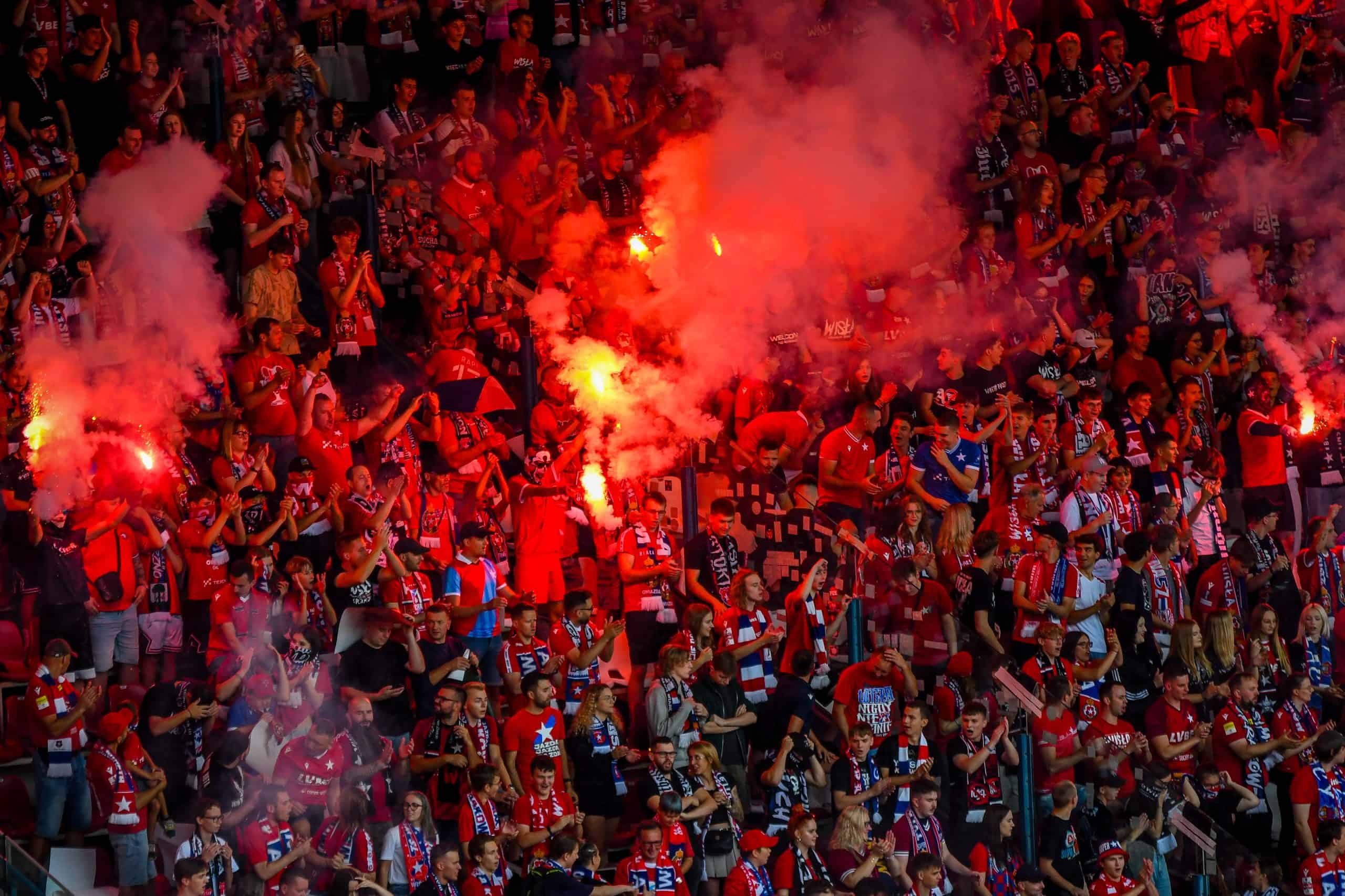 Wisla Krakau: gevallen topclub op het veld, springlevend op de tribune