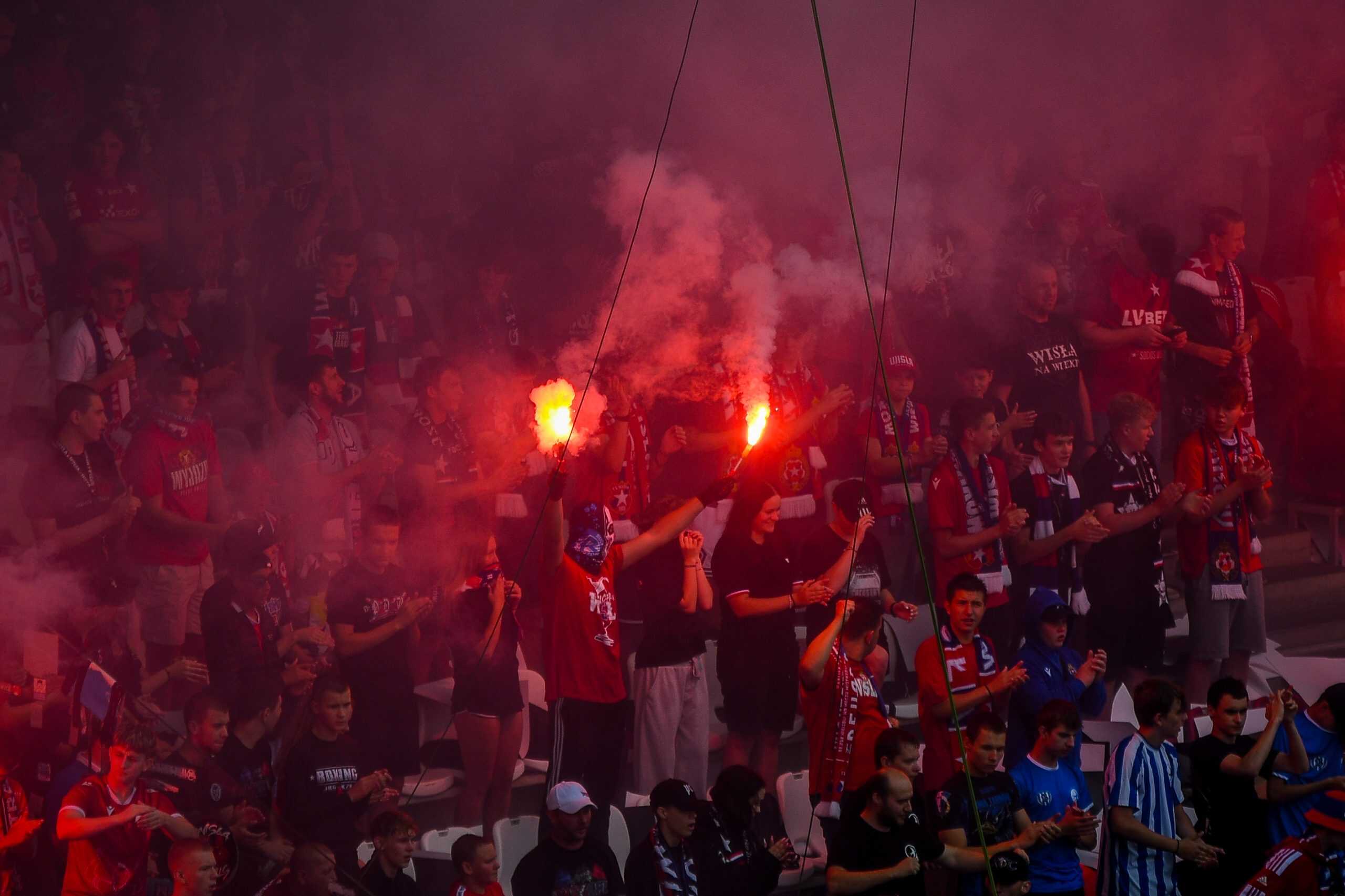 Wisla Krakau: gevallen topclub op het veld, springlevend op de tribune