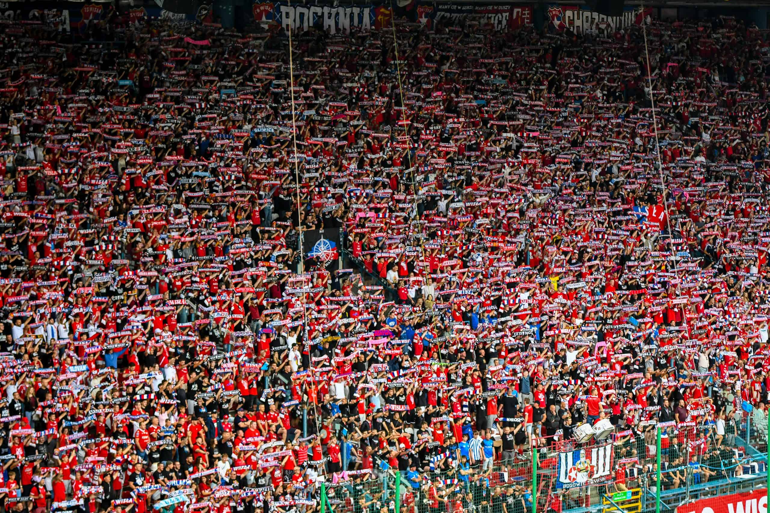Wisla Krakau: gevallen topclub op het veld, springlevend op de tribune