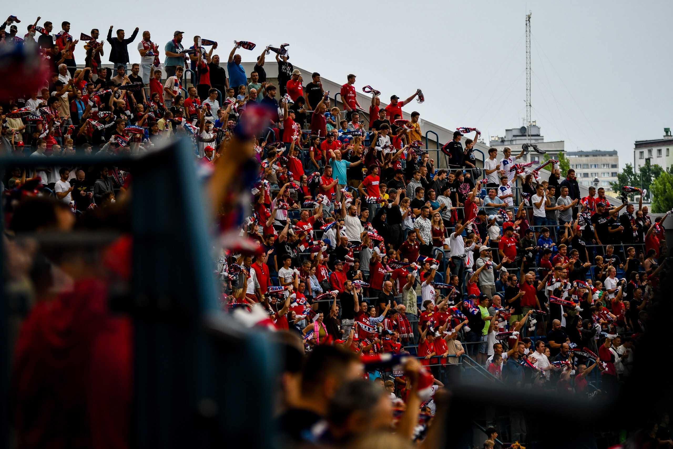 Wisla Krakau: gevallen topclub op het veld, springlevend op de tribune