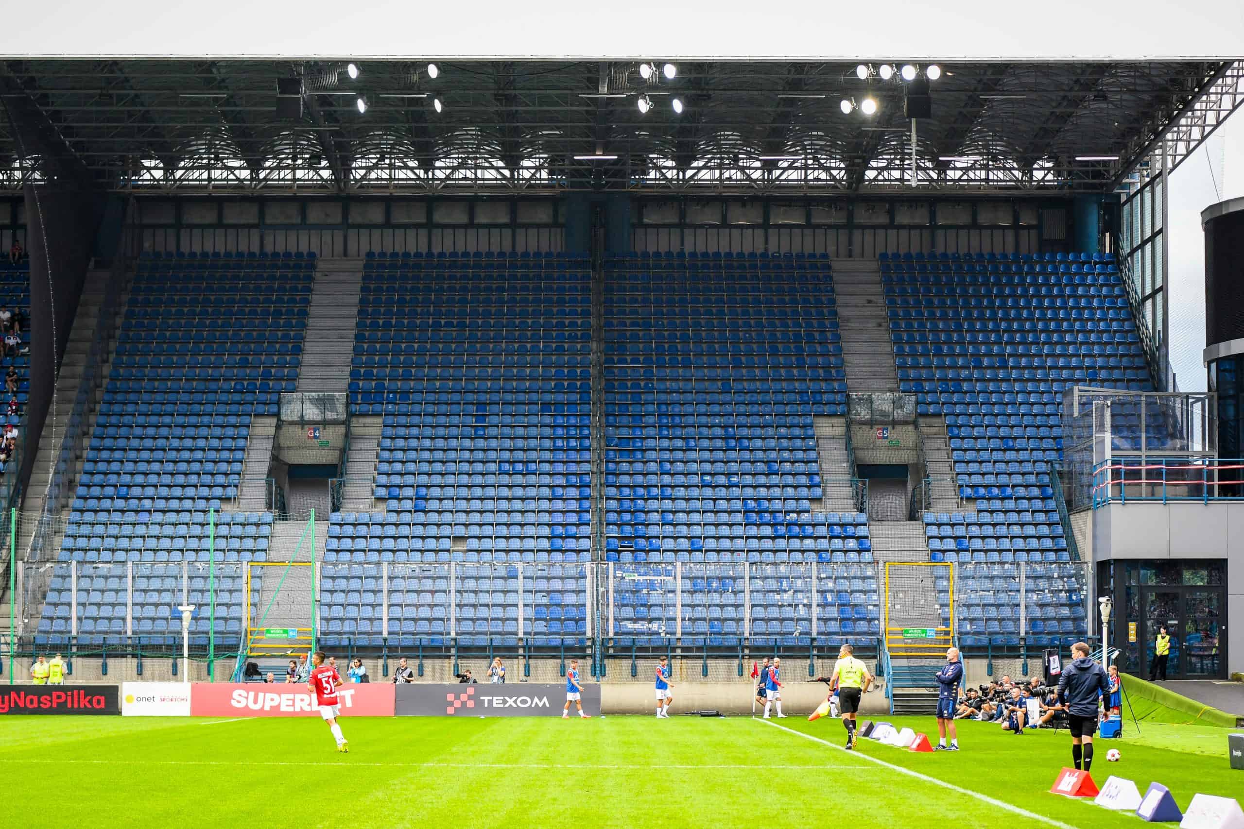 Wisla Krakau: gevallen topclub op het veld, springlevend op de tribune