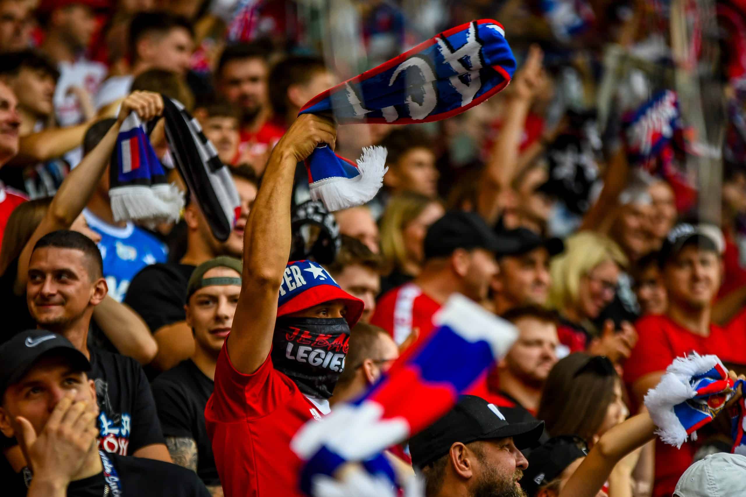 Wisla Krakau: gevallen topclub op het veld, springlevend op de tribune