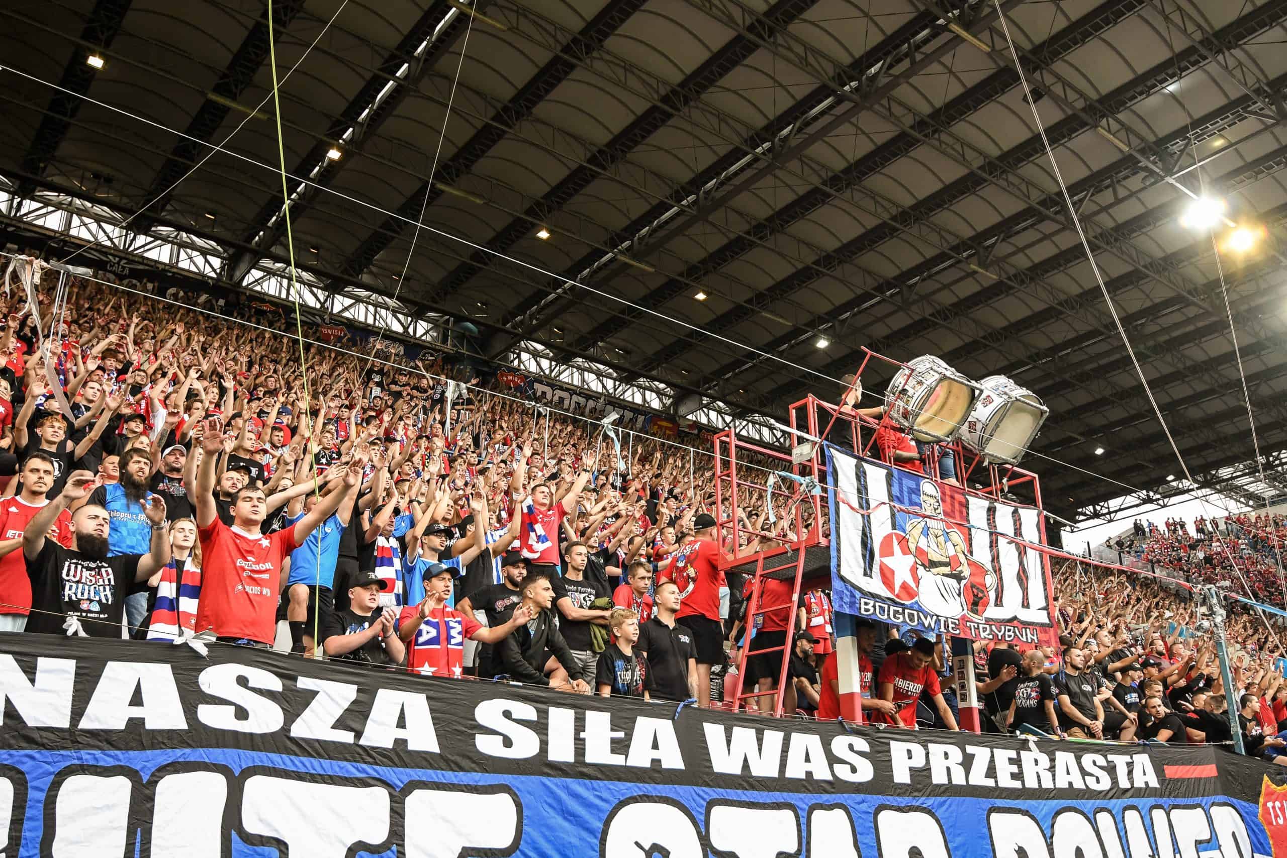Wisla Krakau: gevallen topclub op het veld, springlevend op de tribune