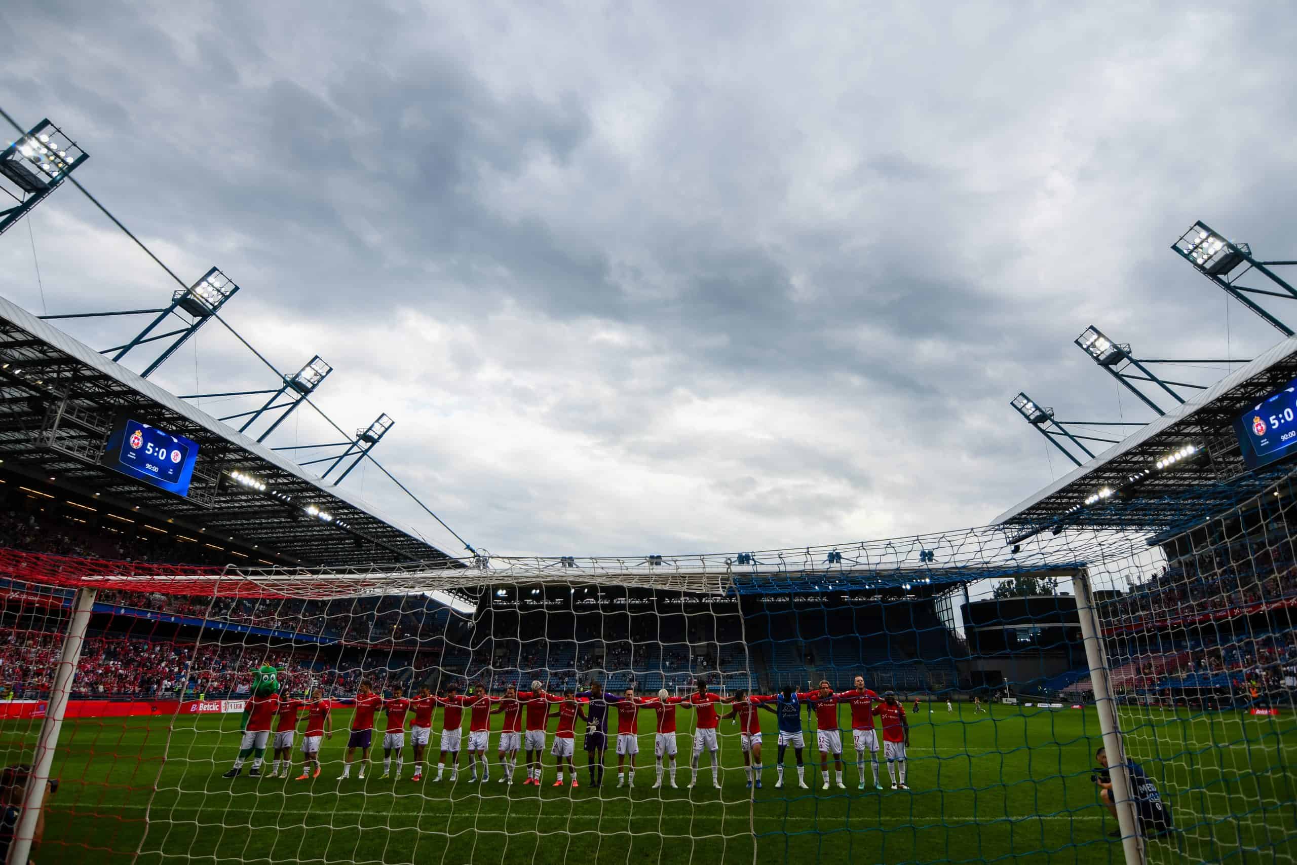 Wisla Krakau: gevallen topclub op het veld, springlevend op de tribune
