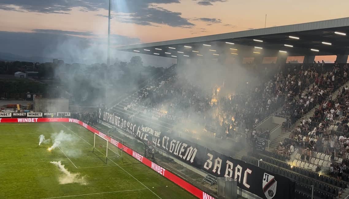 Lokomotiv Plovdiv tegen CSKA Sofia: Bulgaarse trots in een onaf stadion