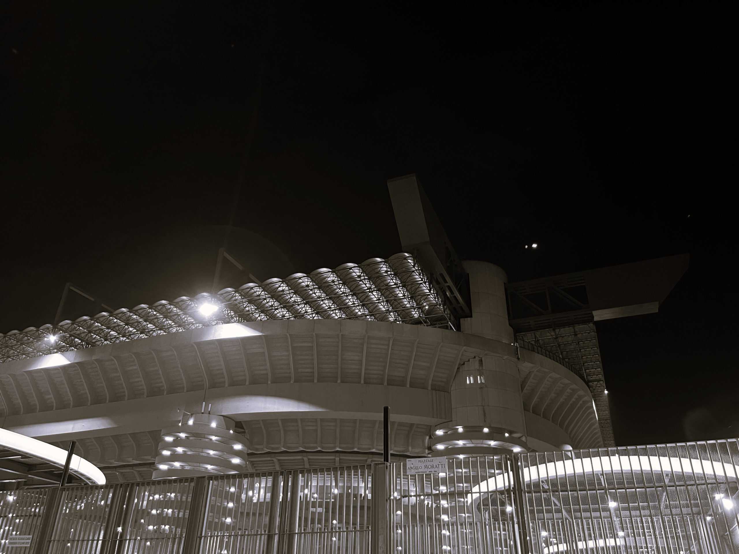 Arrivederci San Siro, commerciële karaktermoord in Milaan