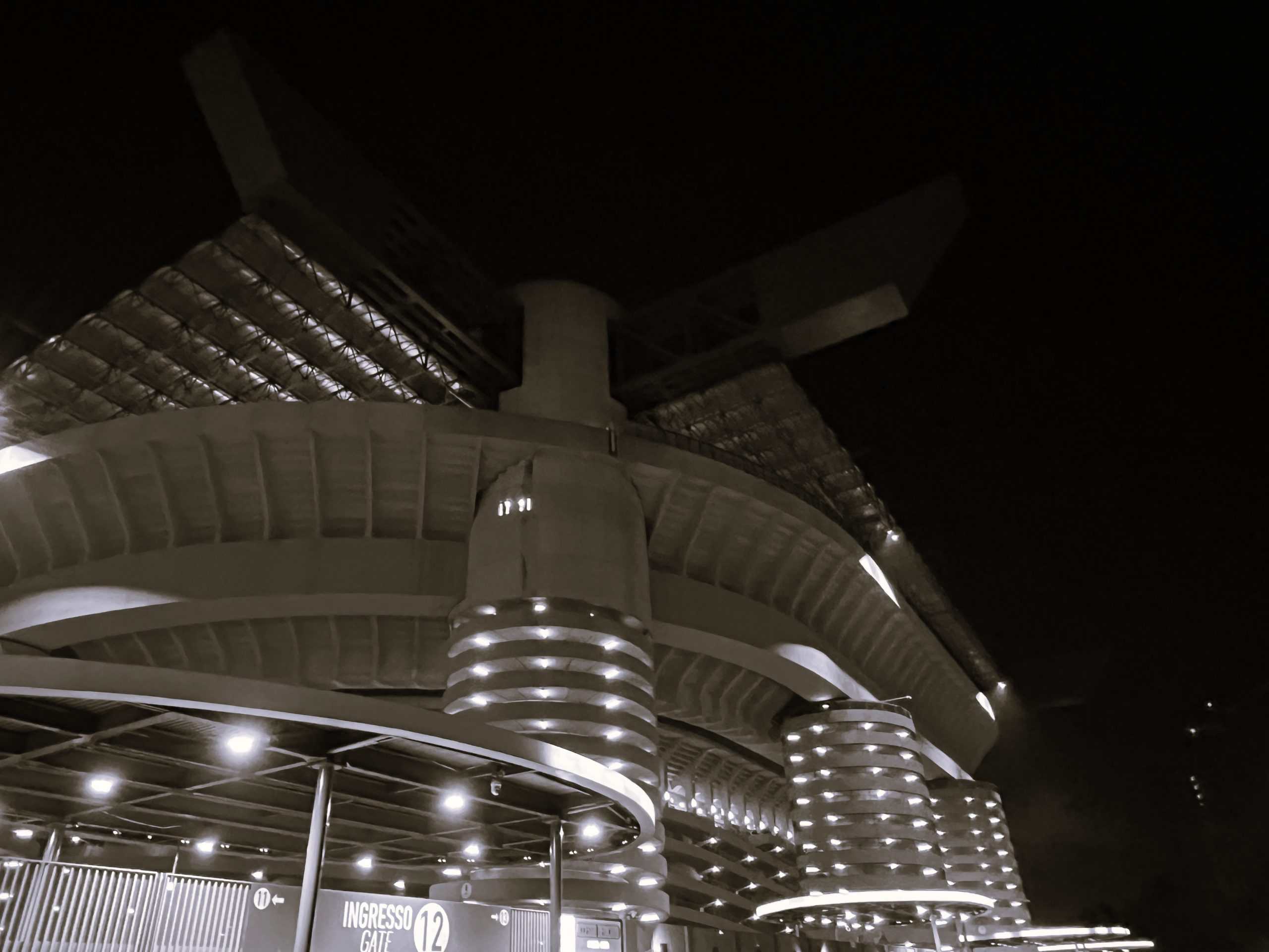 Arrivederci San Siro, commerciële karaktermoord in Milaan