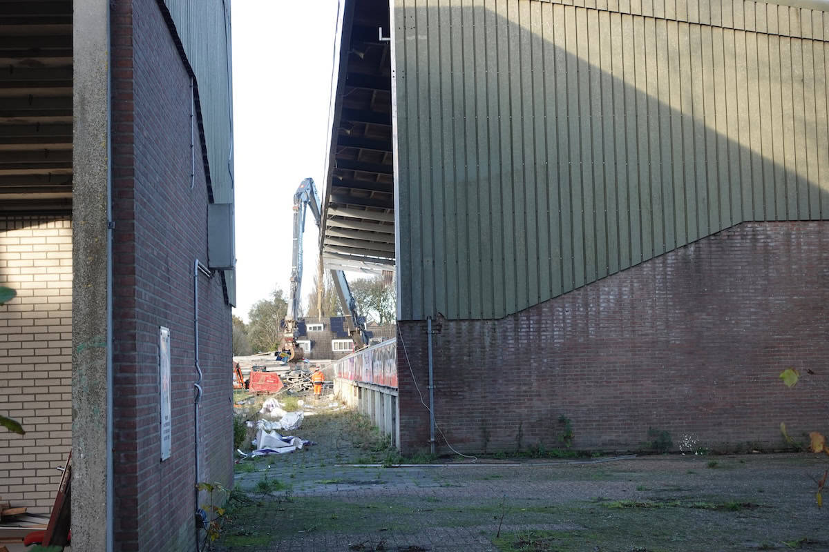 Sloop oude Cambuurstadion: van bordes naar rookterras