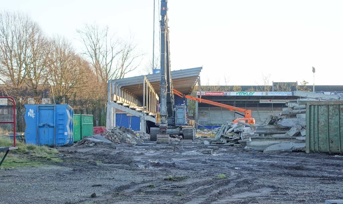 Sloop oude Cambuurstadion: van bordes naar rookterras
