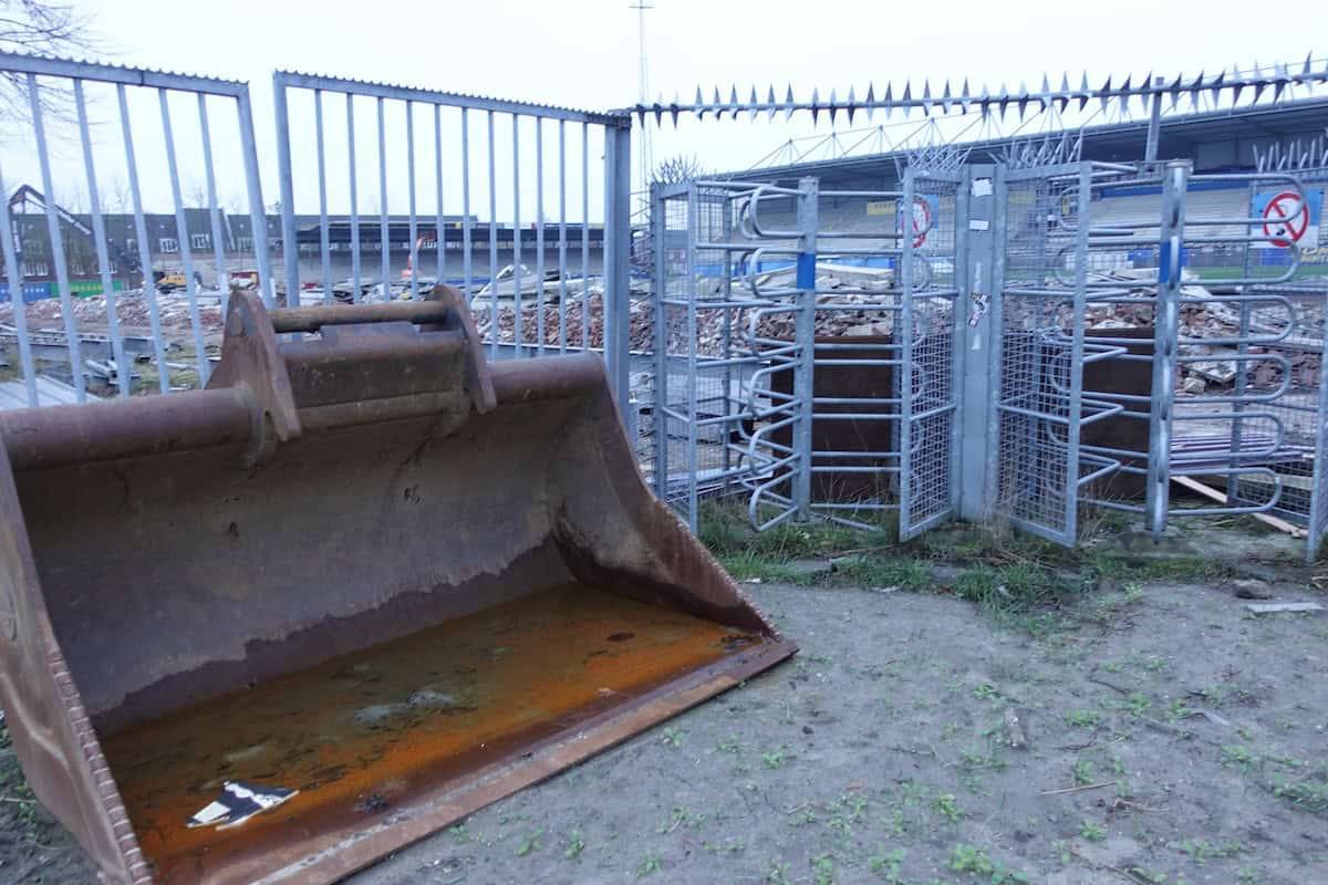 Sloop oude Cambuurstadion: van bordes naar rookterras