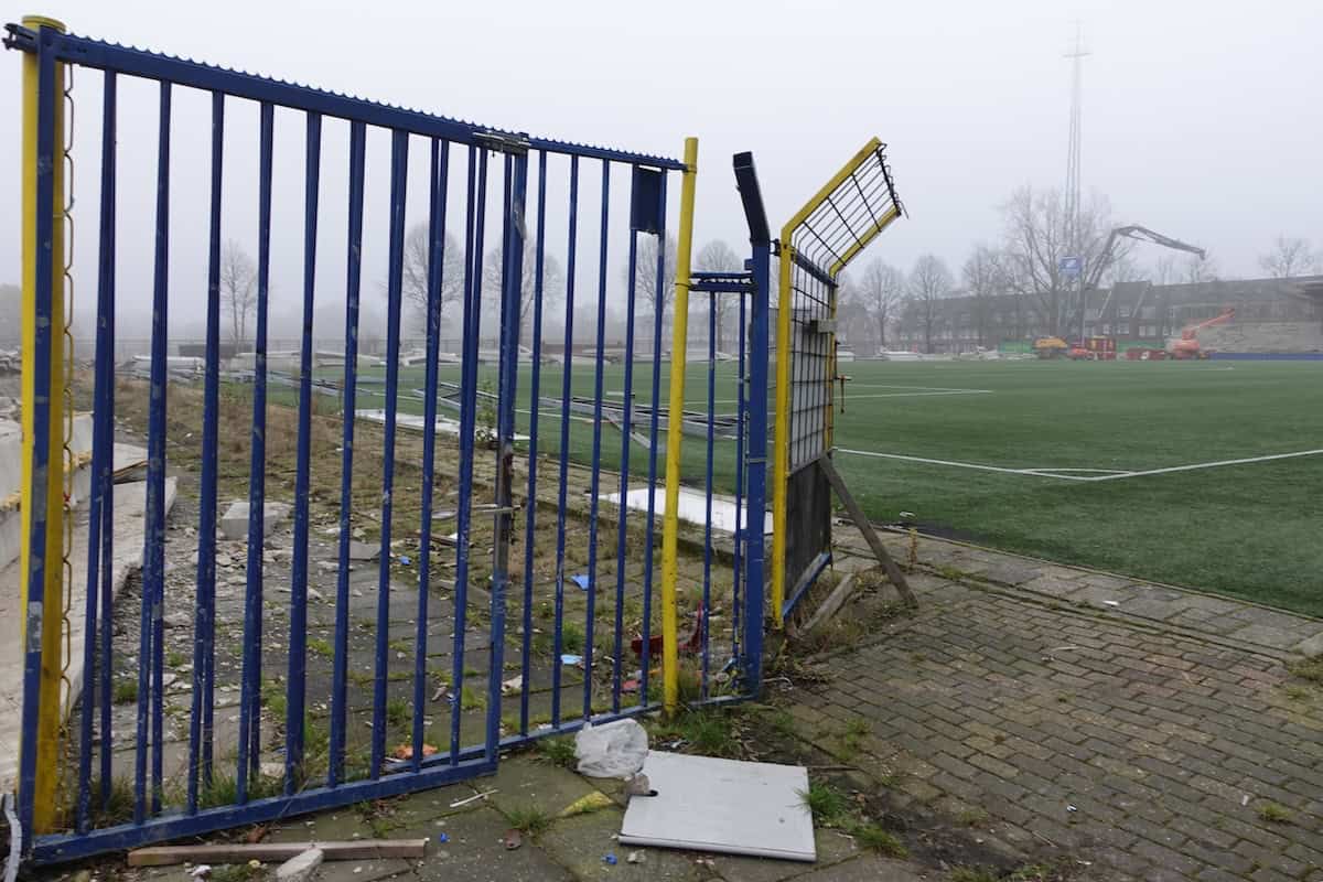 Sloop oude Cambuurstadion: van bordes naar rookterras
