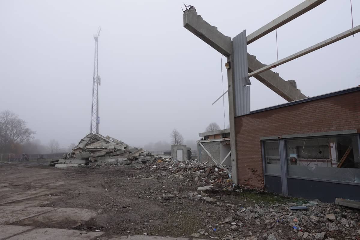 Sloop oude Cambuurstadion: van bordes naar rookterras