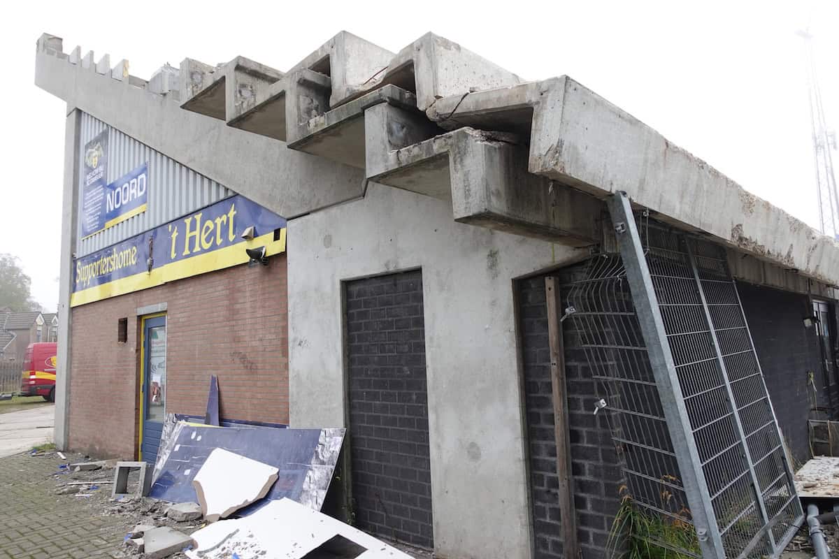 Sloop oude Cambuurstadion: van bordes naar rookterras