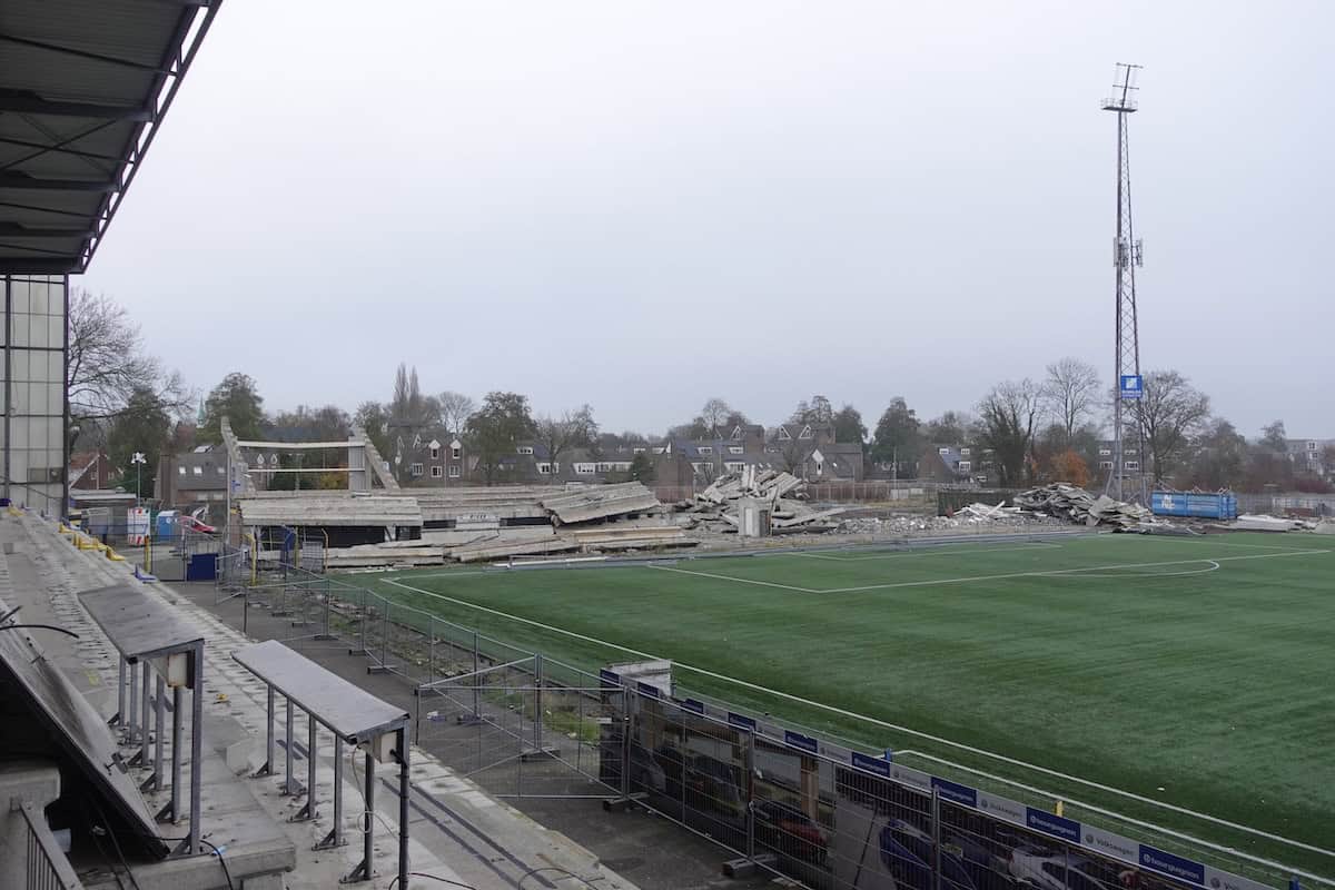 Sloop oude Cambuurstadion: van bordes naar rookterras