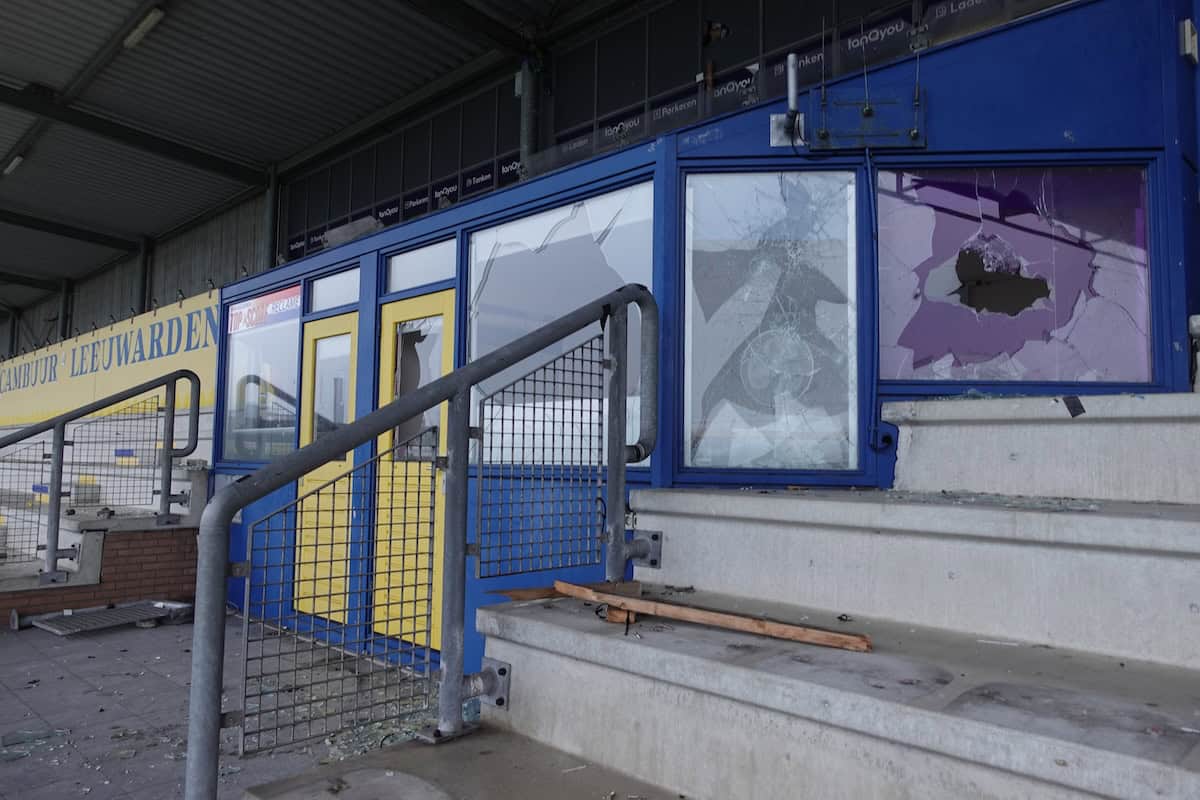 Sloop oude Cambuurstadion: van bordes naar rookterras