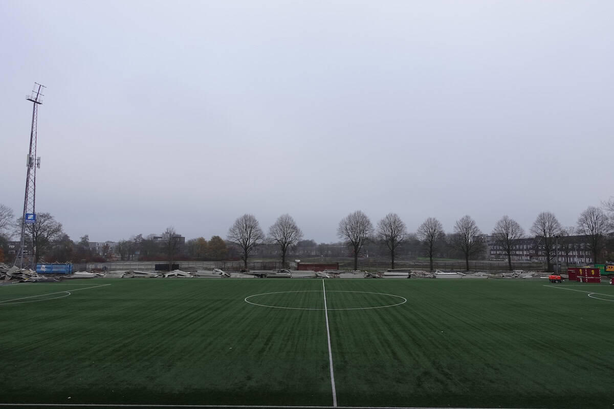 Sloop oude Cambuurstadion: van bordes naar rookterras