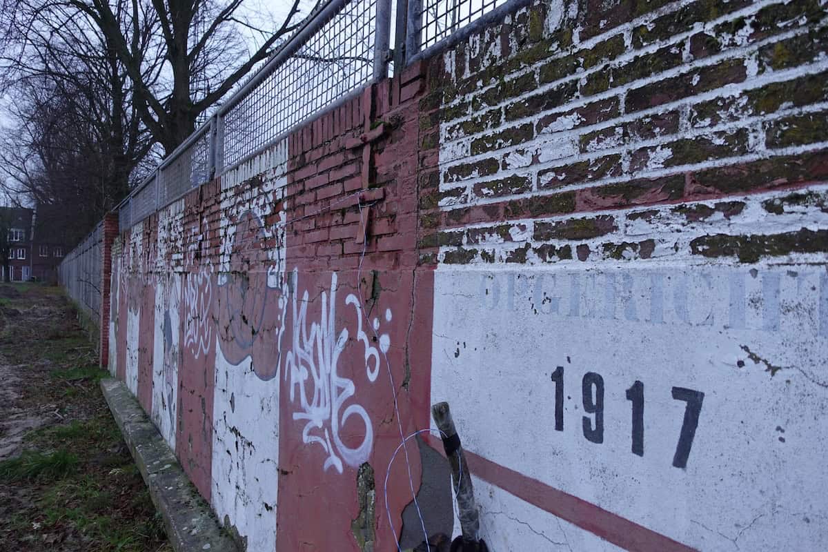 Sloop oude Cambuurstadion: van bordes naar rookterras