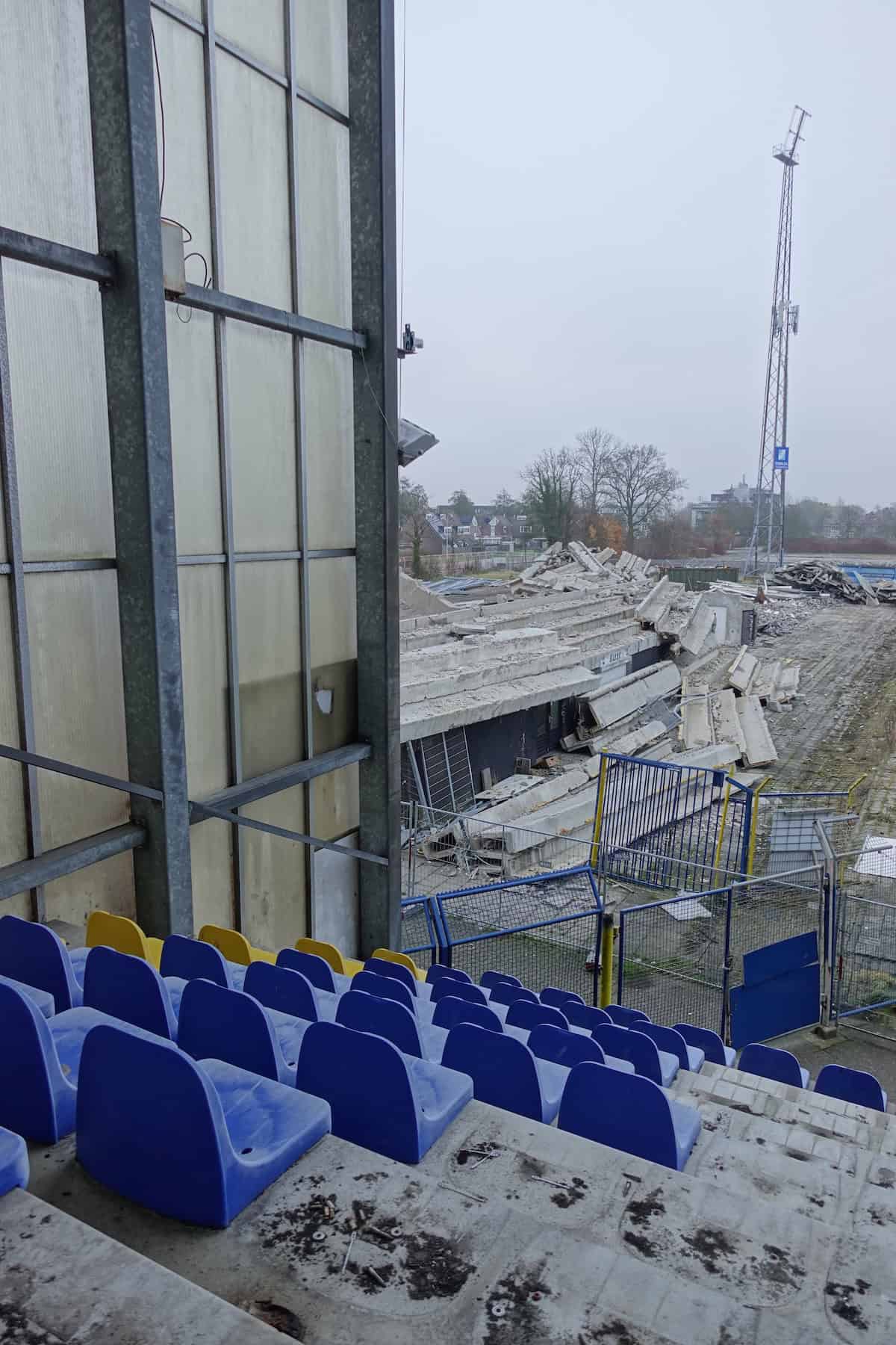 Sloop oude Cambuurstadion: van bordes naar rookterras