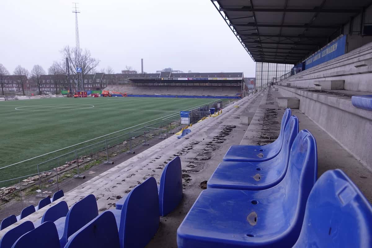 Sloop oude Cambuurstadion: van bordes naar rookterras