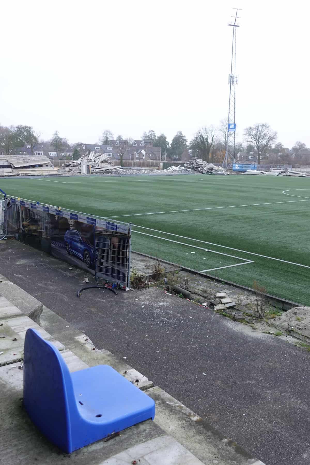 Sloop oude Cambuurstadion: van bordes naar rookterras