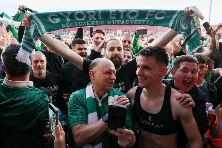 Győr ETO viert het Hongaarse landskampioenschap na de winst in Kisvárda