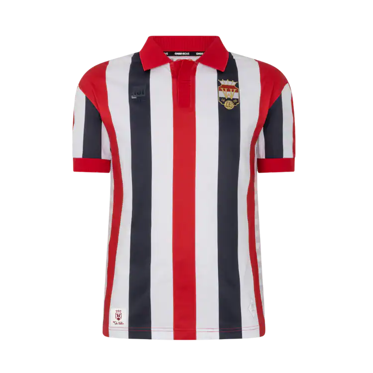 Het rood-wit-blauw gestreepte thuisshirt van Willem II voor het seizoen 2026-2027, met clublogo en kraag