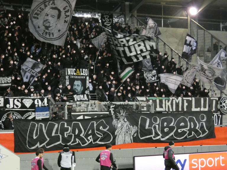 Tifo en sfeer bij SCR Altach - Sturm Graz