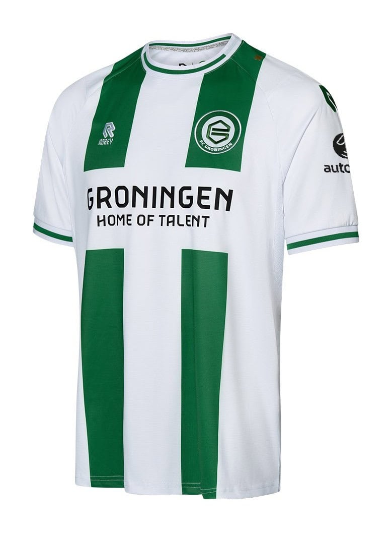 Het wit-groene thuisshirt van FC Groningen voor het seizoen 2026-2027, met de tekst Groningen Home of Talent op de borst