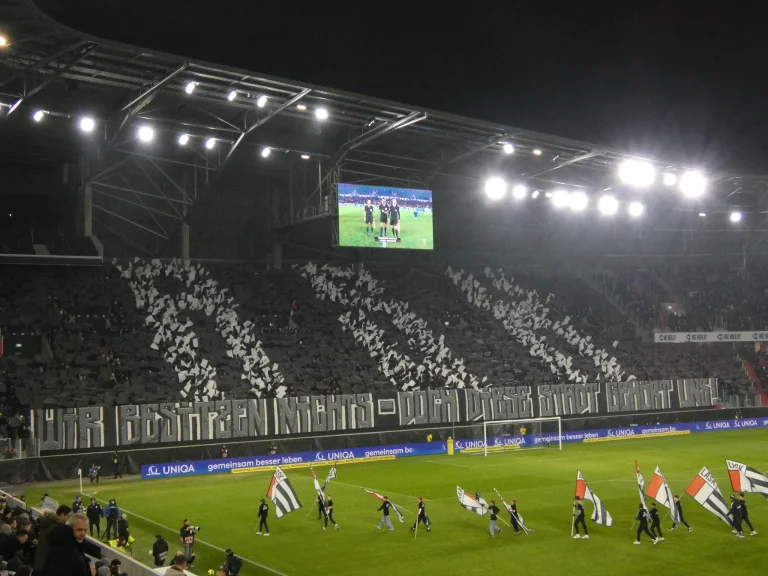 Sfeer bij het Stahlstadt-Derby LASK - Blau-Weiß Linz