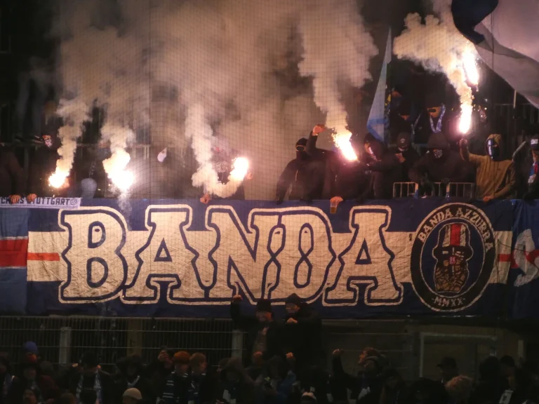 Sfeer bij het Stahlstadt-Derby LASK - Blau-Weiß Linz