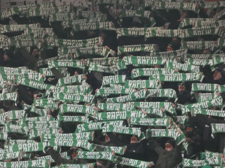 Tifo en pyro bij SV Ried - Rapid Wien
