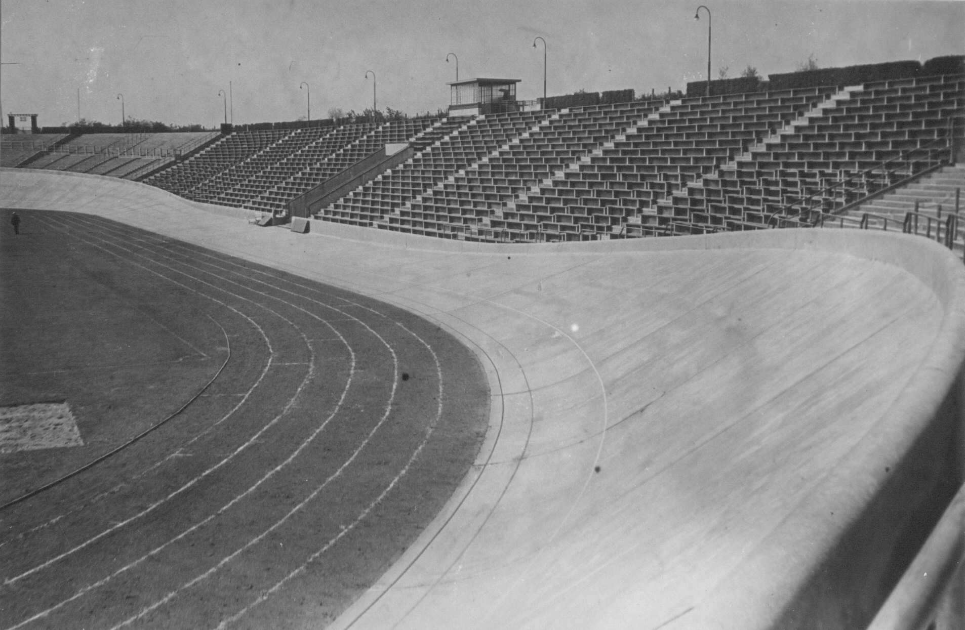 De Hazenkamptribune in het Goffertstadion in 1950