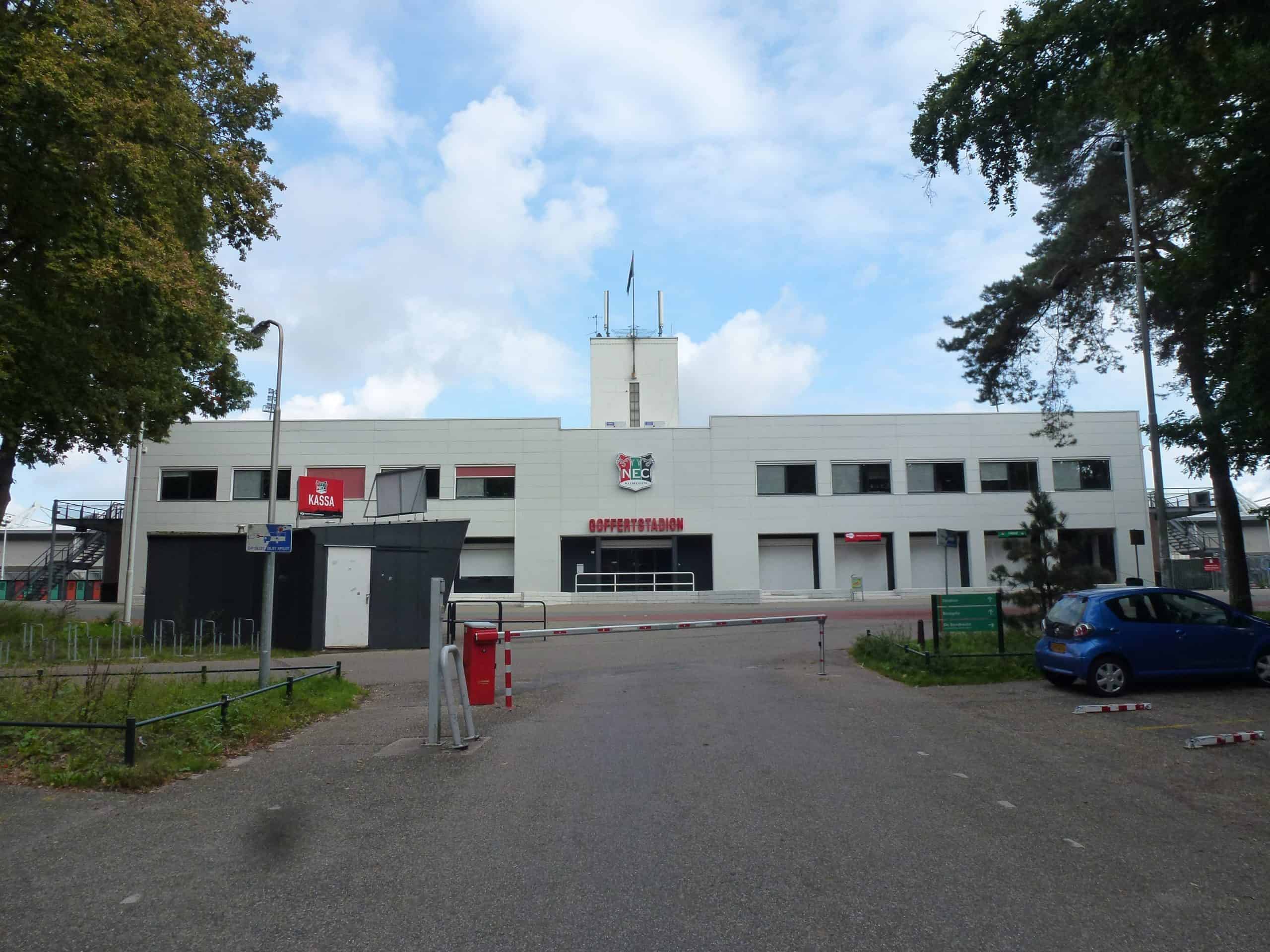 De hoofdingang van het Goffertstadion in Nijmegen